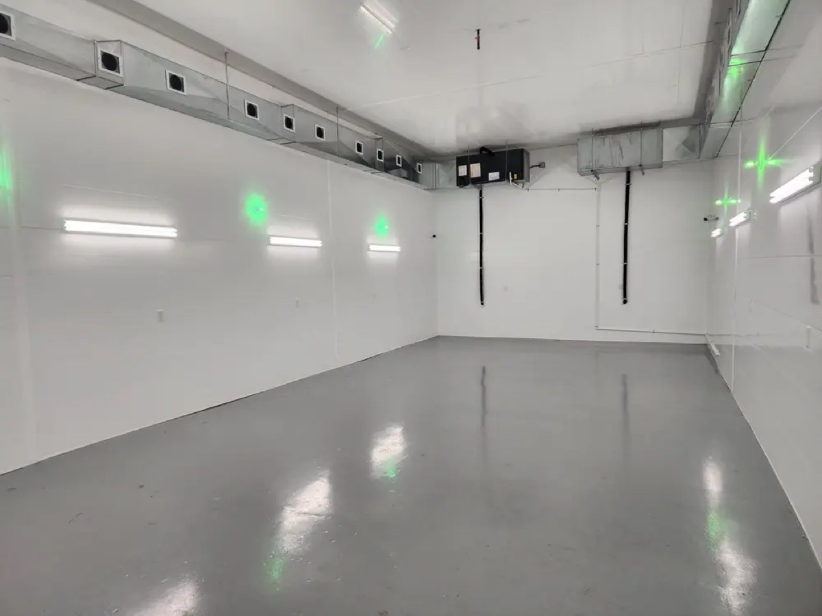 Finished clean grow room ready for racking